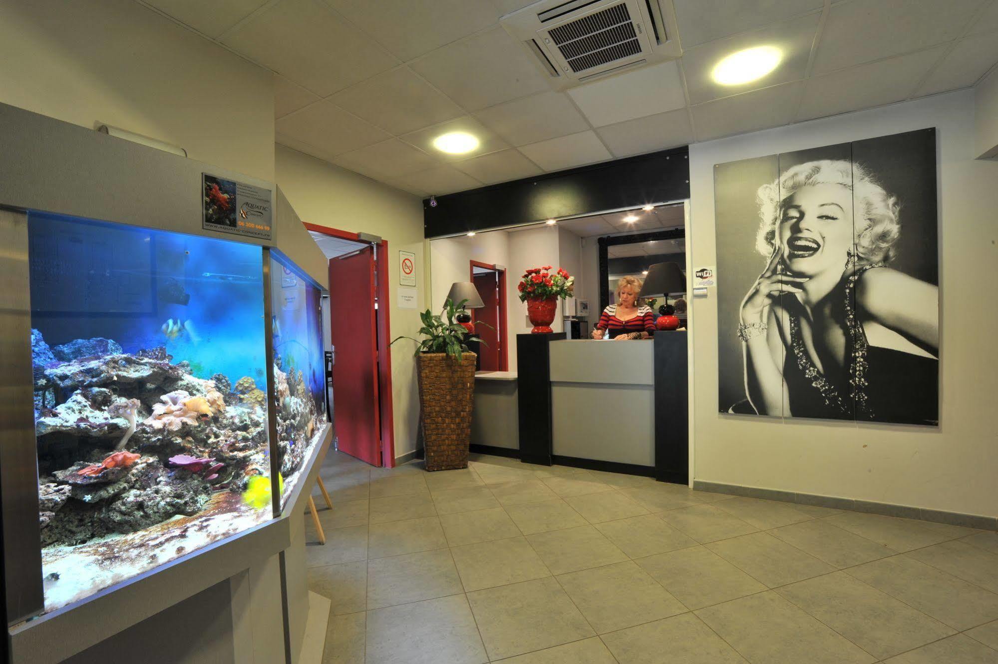 Hotel Au Relais De Trans Draguignan Ngoại thất bức ảnh