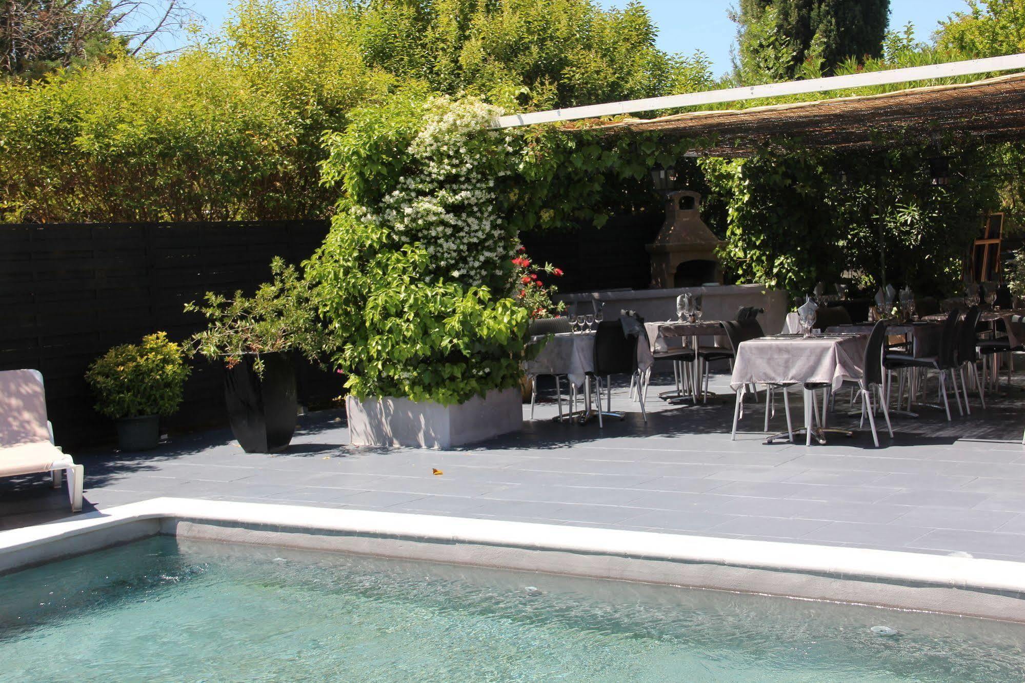Hotel Au Relais De Trans Draguignan Ngoại thất bức ảnh